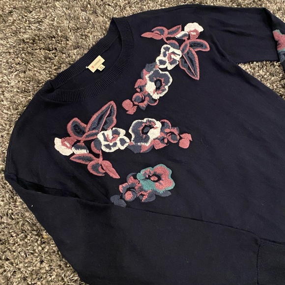 Cremieux flower embroidered sweater - Picture 2 of 6